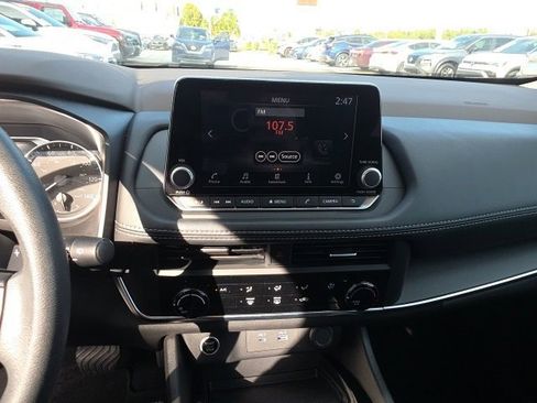 Used 2023 Nissan Rogue S image 17