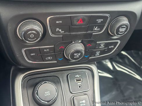 Used 2019 Jeep Compass Latitude w/ Popular Equipment Group image 18