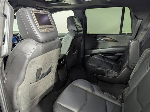 Used 2019 Cadillac Escalade Platinum image 13
