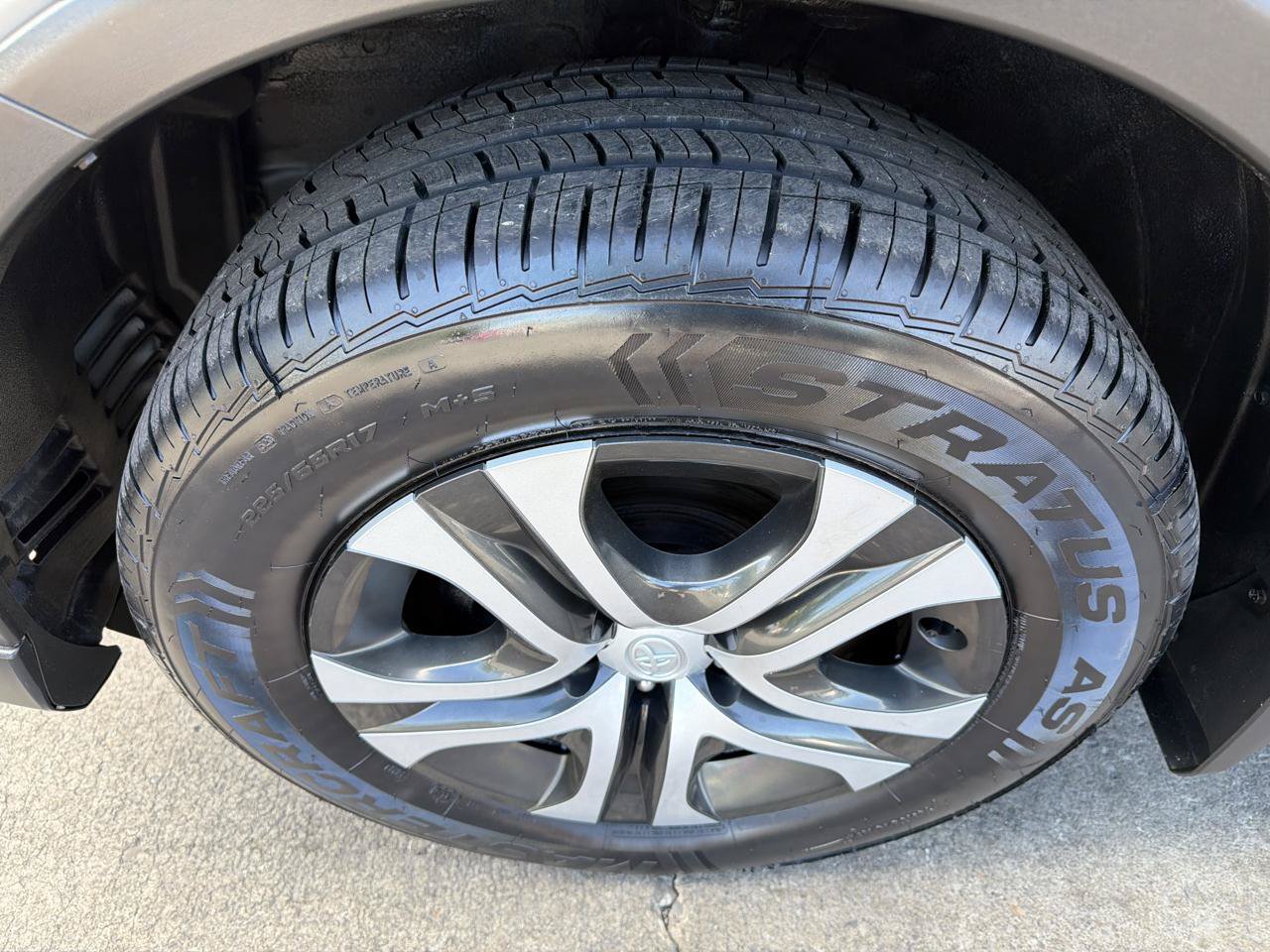Used 2018 Toyota RAV4 LE w/ All Weather Liner Package AWD/4WD image 15
