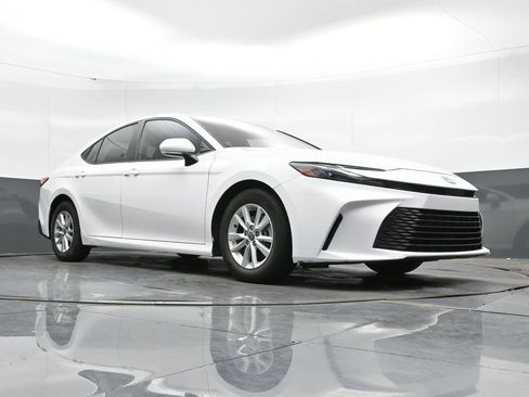 Used 2025 Toyota Camry LE FWD image 39