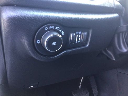 Used 2026 Chrysler Pacifica Limited w/ S Appearance Package FWD image 18