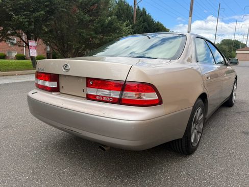 Used 2000 Lexus ES 330 FWD image 7