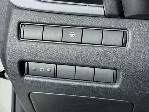 Used 2023 Nissan Rogue SV image 14