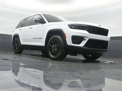 New 2025 Jeep Grand Cherokee Altitude image 36