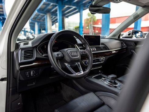 Used 2019 Audi Q5 2.0T Premium Plus w/ Premium Plus Package AWD/4WD image 4