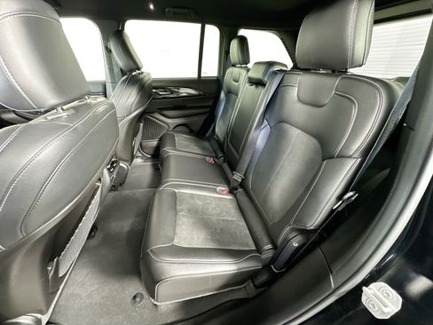 Used 2023 Jeep Grand Cherokee Altitude RWD image 23