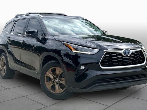 Used 2023 Toyota Highlander Bronze Edition AWD/4WD image 3