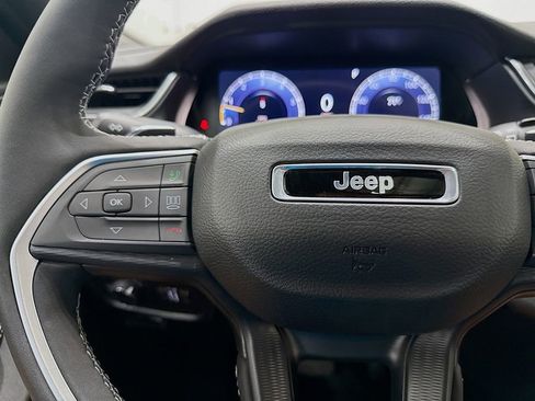 New 2025 Jeep Grand Cherokee Altitude image 30