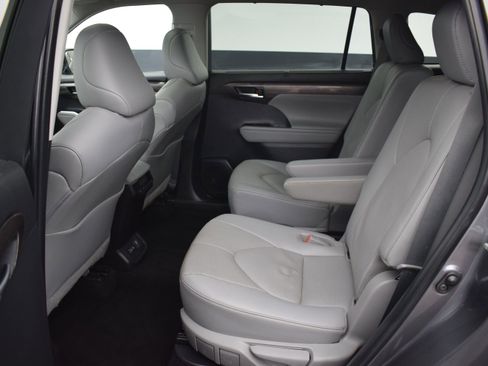 Used 2023 Toyota Highlander Limited AWD/4WD image 15