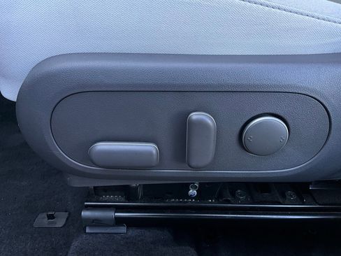 Used 2025 Hyundai Kona SEL image 10