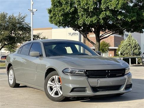 Used 2019 Dodge Charger SXT image 2