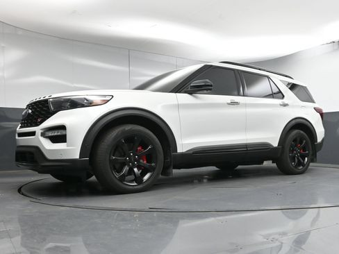 Used 2020 Ford Explorer ST w/ ST Street Pack image 24