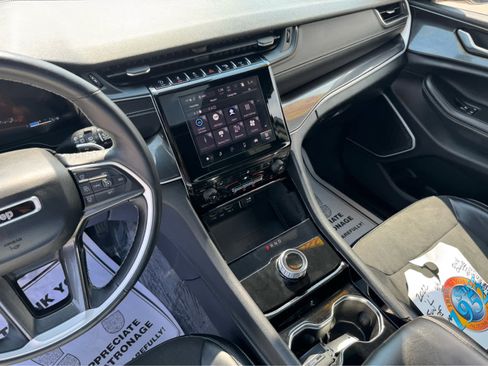 Used 2022 Jeep Grand Cherokee L Laredo image 27