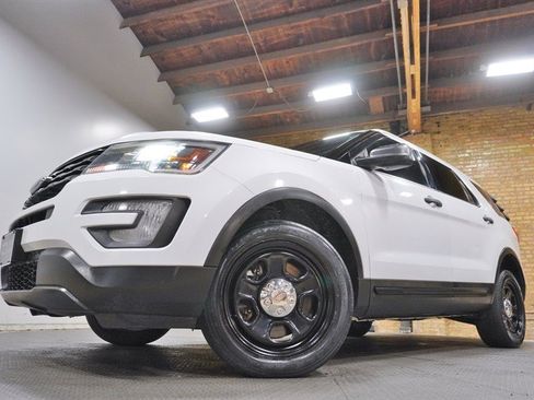 Used 2017 Ford Explorer 4WD Police Interceptor image 3