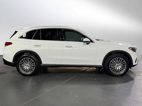 Used 2025 Mercedes-Benz GLC 300 4MATIC image 2