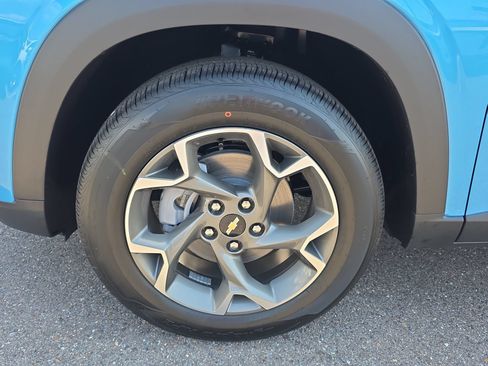 New 2026 Chevrolet Trax LT w/ Driver Confidence Package FWD image 9