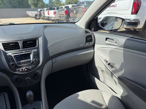Used 2017 Hyundai Accent SE FWD image 20