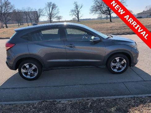 Used 2018 Honda HR-V LX image 2