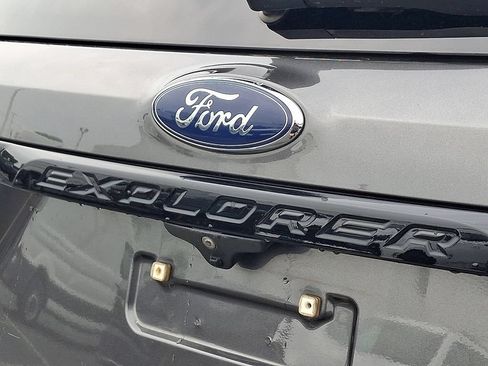 Used 2018 Ford Explorer Sport AWD/4WD image 34