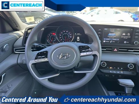 Used 2023 Hyundai Elantra SEL FWD image 11