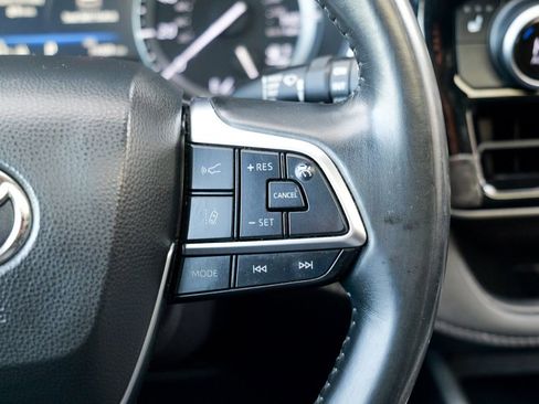 Used 2021 Toyota Highlander XLE image 47