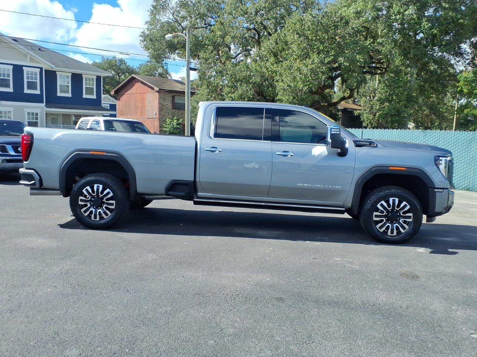 Used 2024 GMC Sierra 3500 Denali Ultimate AWD/4WD image 6