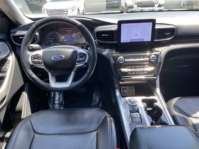Used 2022 Ford Explorer Limited w/ Equipment Group 301A AWD/4WD image 8