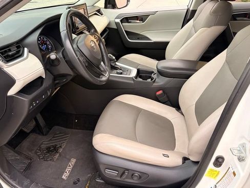 Used 2020 Toyota RAV4 XLE w/ XLE Grade Weather Package AWD/4WD image 11