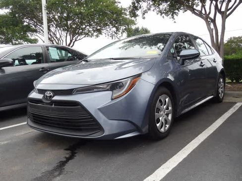 Certified 2025 Toyota Corolla LE FWD image 1