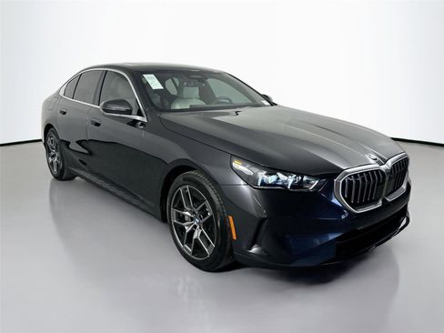 Certified 2026 BMW 530i RWD image 4
