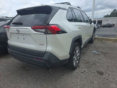 Used 2022 Toyota RAV4 XLE Premium FWD image 4