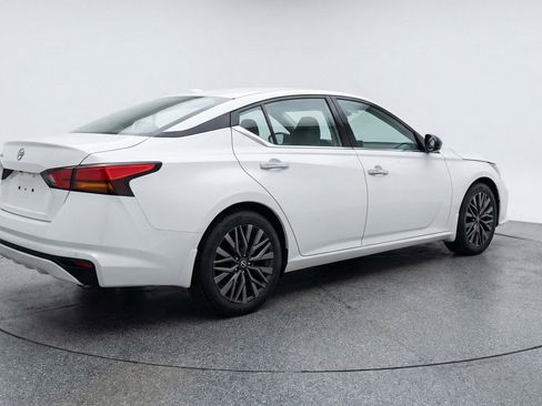 Used 2025 Nissan Altima 2.5 SV FWD image 9