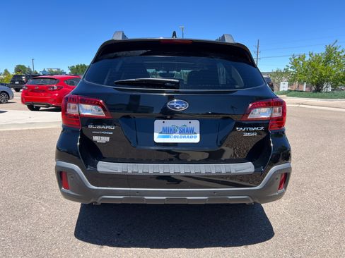 Used 2018 Subaru Outback 3.6R Limited AWD/4WD image 12