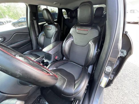 Used 2021 Jeep Cherokee Trailhawk AWD/4WD image 10