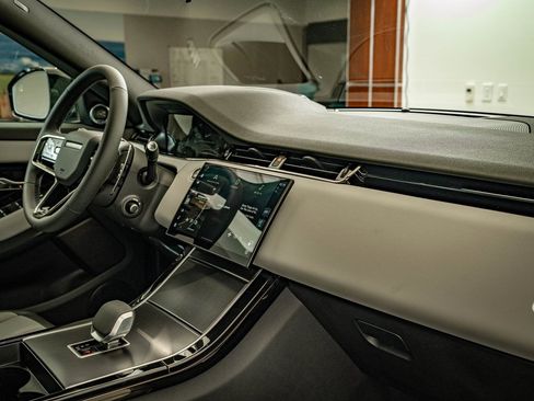 New 2026 Land Rover Range Rover Evoque Dynamic SE image 21