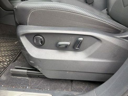 Used 2024 Volkswagen Atlas Cross Sport SE AWD/4WD image 12