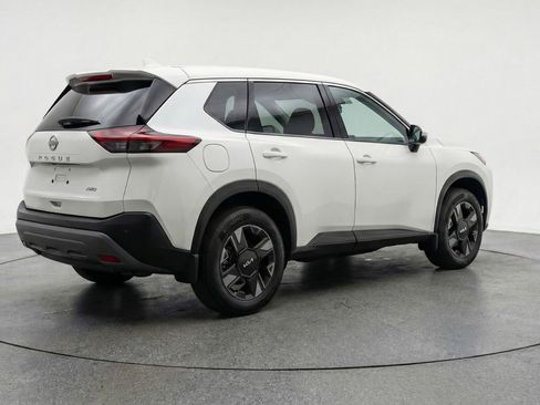 Used 2025 Nissan Rogue SV image 9
