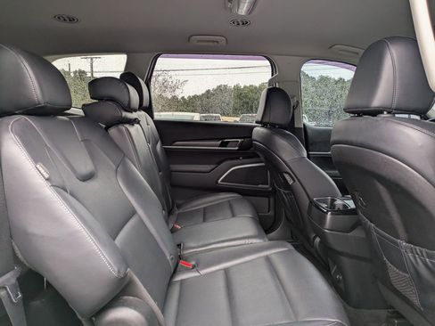Used 2023 Kia Telluride LX image 30