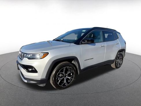 Used 2025 Jeep Compass Limited AWD/4WD image 8