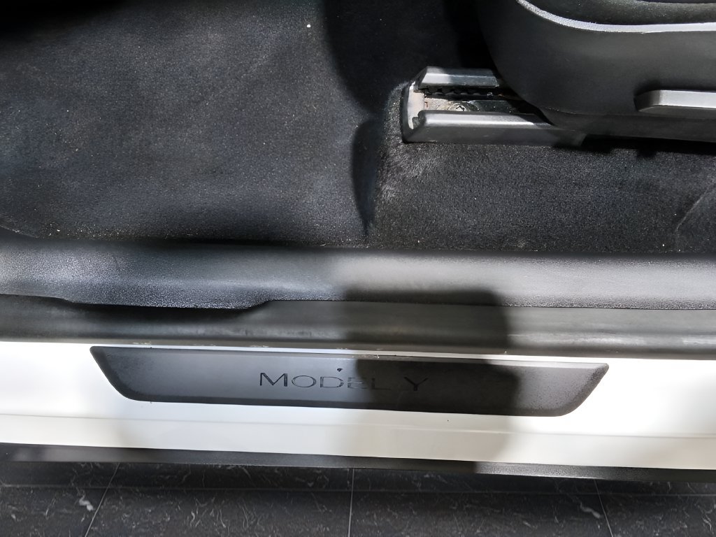 Used 2020 Tesla Model Y Long Range AWD/4WD image 11