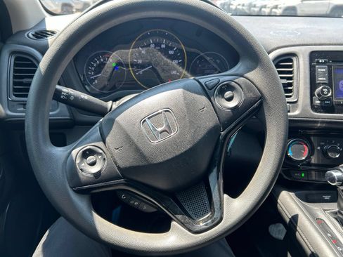 Used 2020 Honda HR-V LX image 12