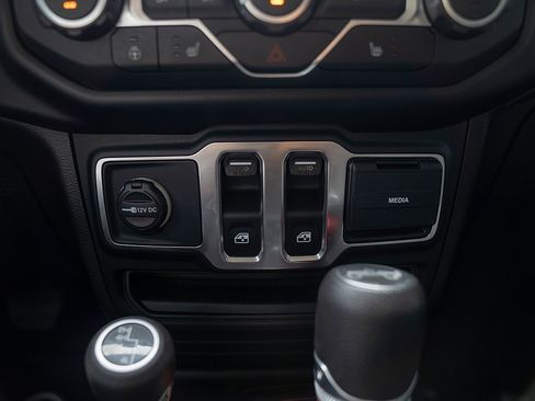Used 2019 Jeep Wrangler Sport AWD/4WD image 15