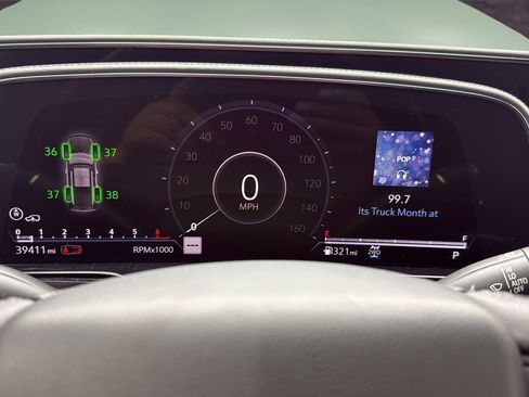 Used 2021 Cadillac Escalade Sport w/ Driver Assist Tech Package AWD/4WD image 24