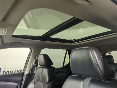 Used 2024 Honda Pilot Touring image 24