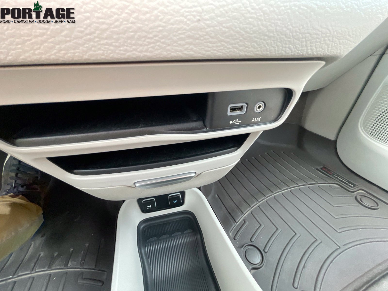 Used 2017 Chrysler Pacifica Touring-L FWD image 26