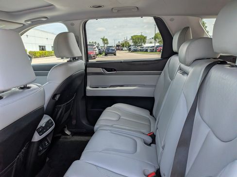 Used 2022 Hyundai Palisade SEL w/ 8P Bench Seat Package FWD image 16