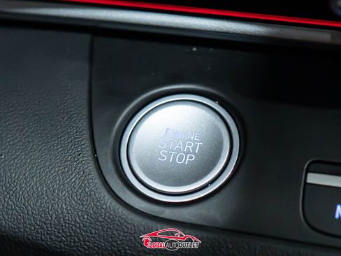 Used 2025 Hyundai Elantra SEL image 29