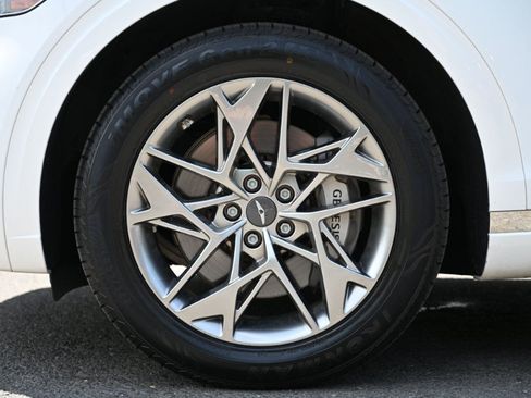 Used 2025 Genesis GV70 2.5T AWD/4WD image 12