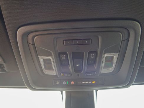 Used 2019 Chevrolet Silverado 1500 High Country w/ Technology Package AWD/4WD image 34